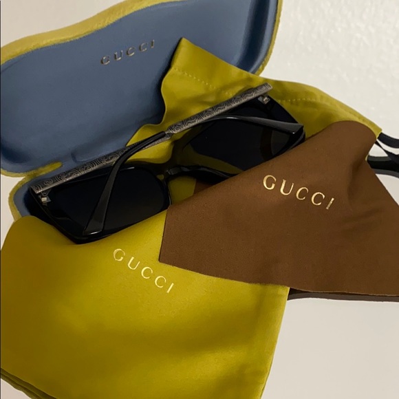 Gucci Tortoise GG0216S Sunglasses - Picture 2 of 9